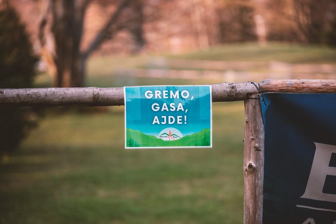 Starejši na razglednega ali turističnega, letos prvič tudi mlajši na Hrastkov tek