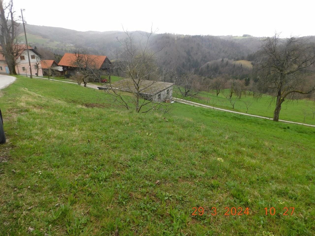 Kmalu dražba za občinsko zemljišče veliko dobrih 1200 m2