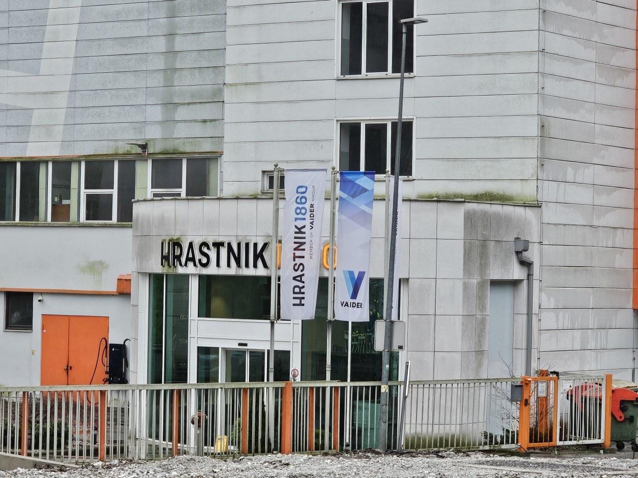 Kaj se dogaja? Iz steklarne odhaja še eden od vodilnih
