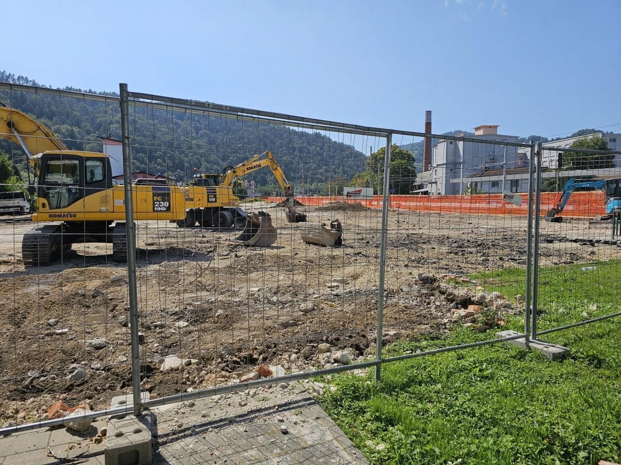 Prenova železniške v Litiji: 10-dnevna sprememba voznega reda in parkiranja