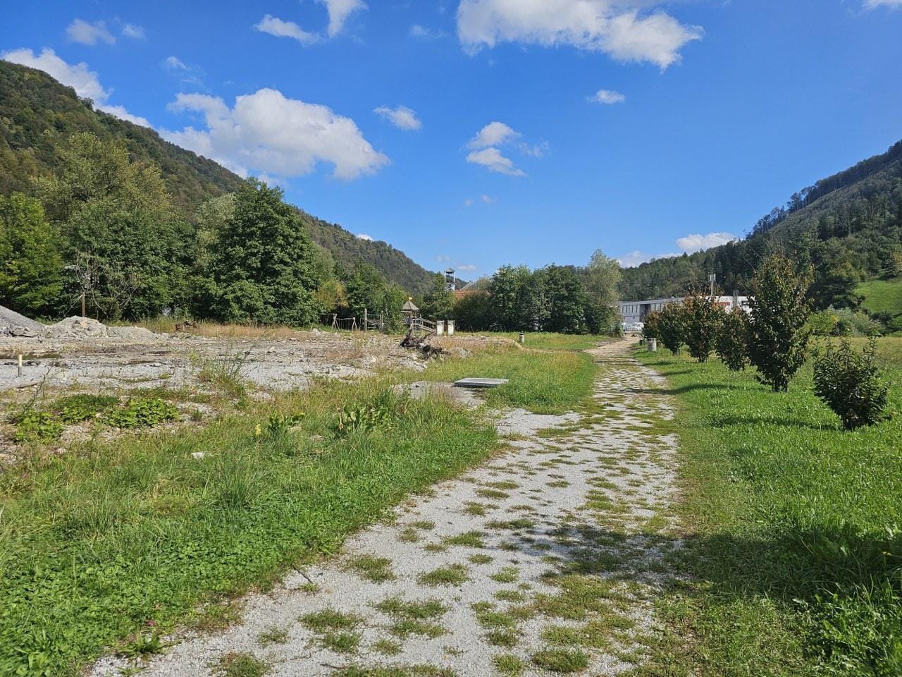 Na "Čebinovem travniku" bodo uredili nova parkirišča