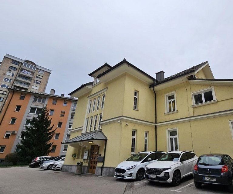 Izteka se rok, da se postavite v v vrsto za selitev v neprofitno stanovanje