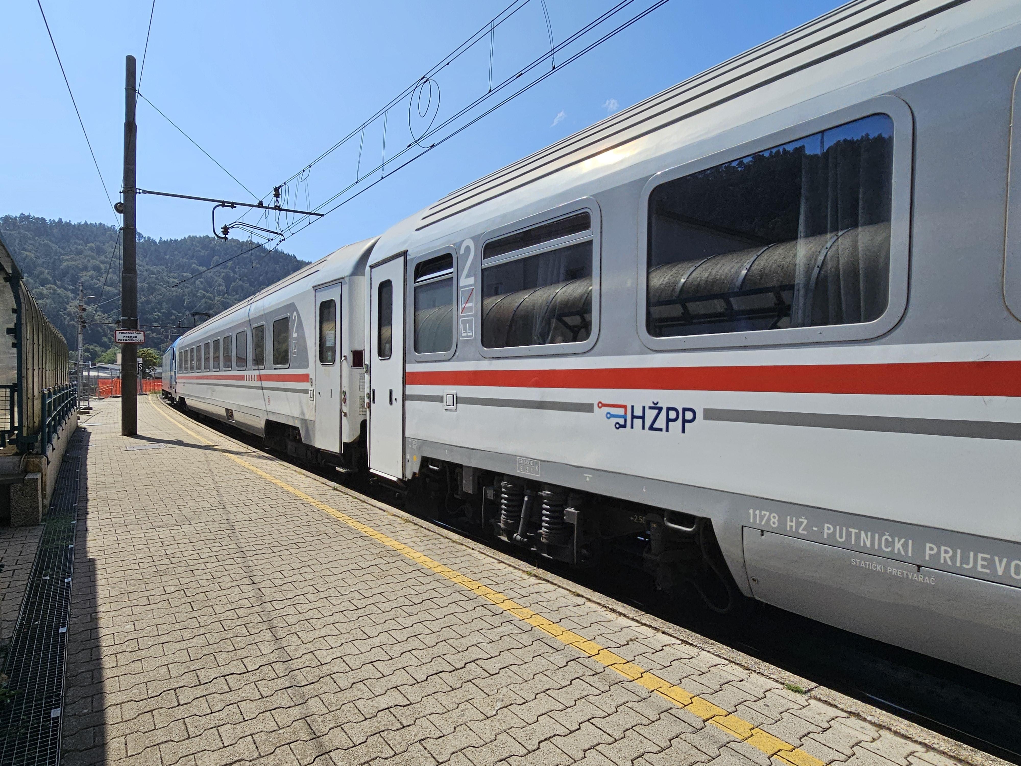 IZREDNO OBVESTILO: Zamude in prekinjene vožnje nekaterih vlakov