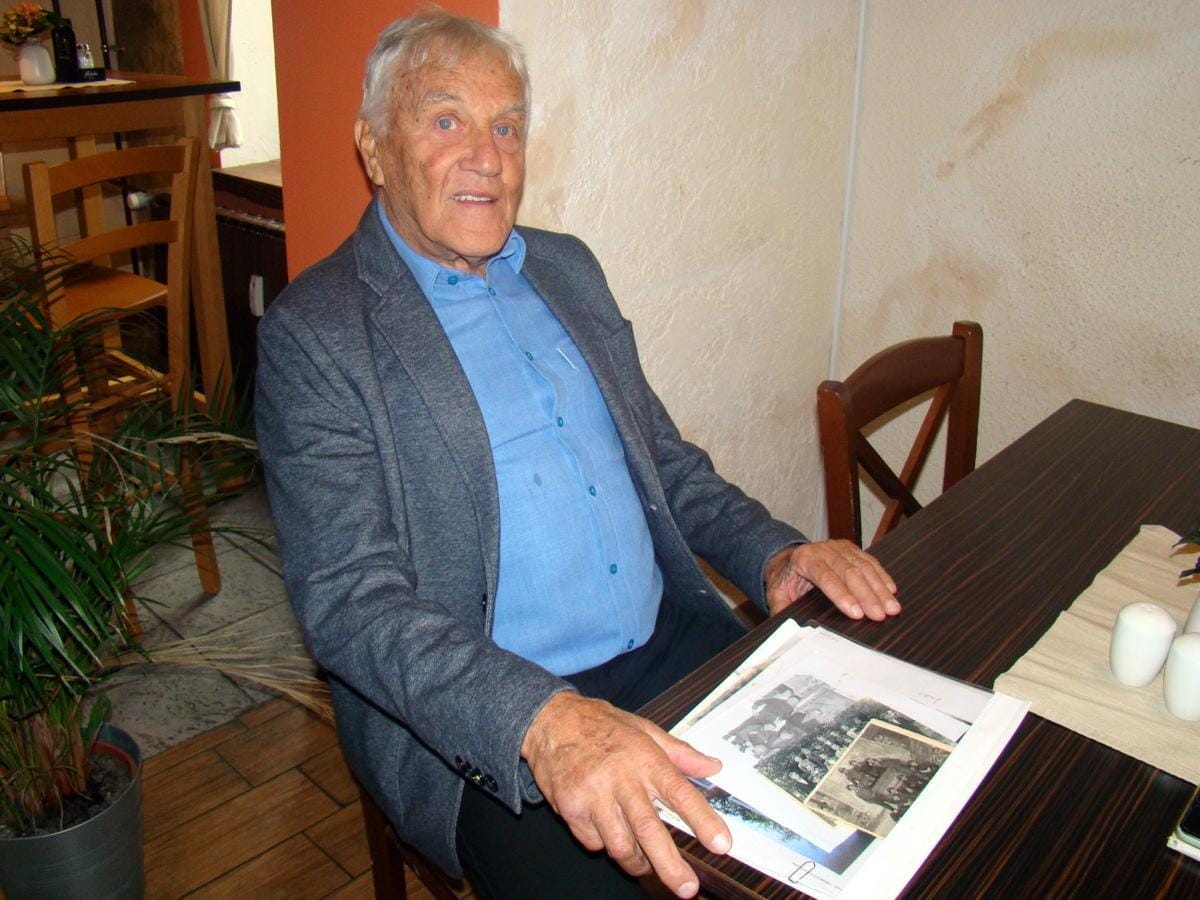 Kot mlada rudarja sta pobegnila, pa so ju ujeli graničarji in ju s puškinimi kopiti tepli vse do Šentilja