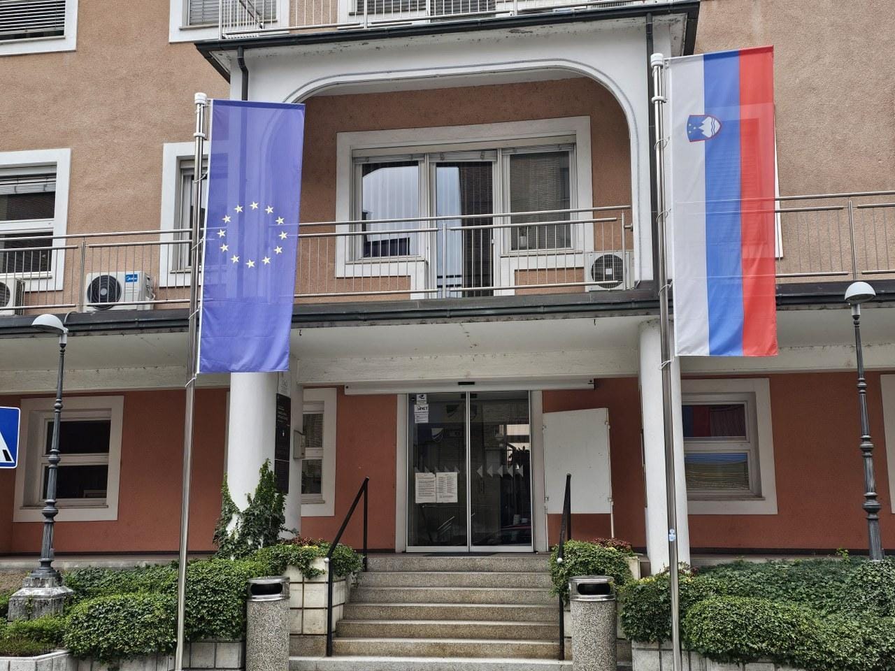 Danes varščina, v sredo morda že lastnik nepremičnine