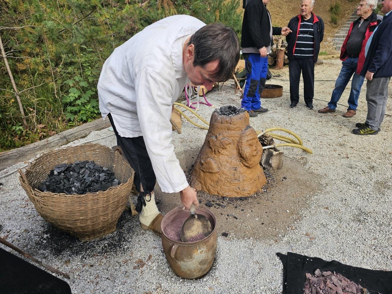 VIDEO: Kako zanimivo! Zasavski prikaz dela, ki izhaja še iz železne dobe ...