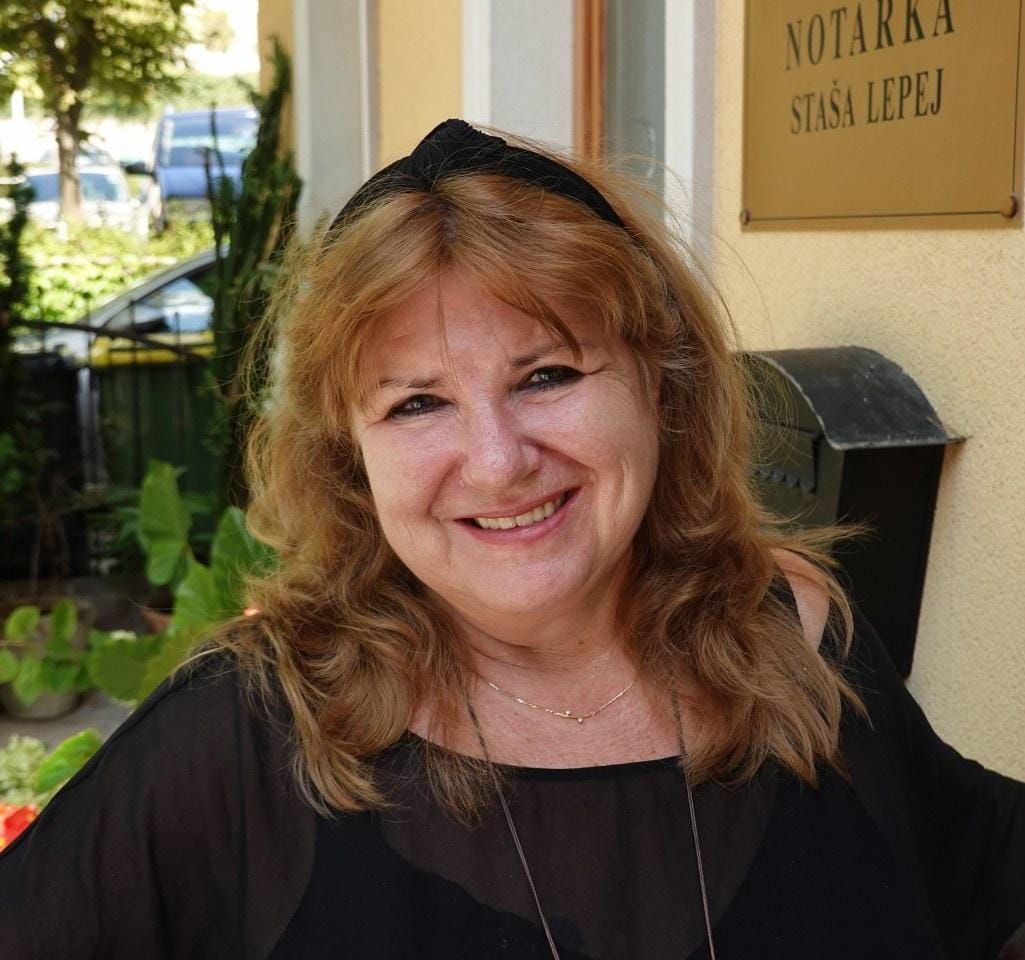 Samo še do konca leta bo zbirala zabavne notarske anekdote
