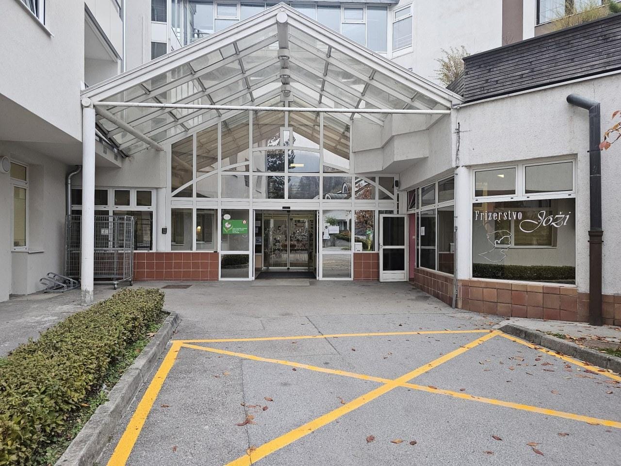 V čakalni vrsti na Izlakah kar 125 oseb