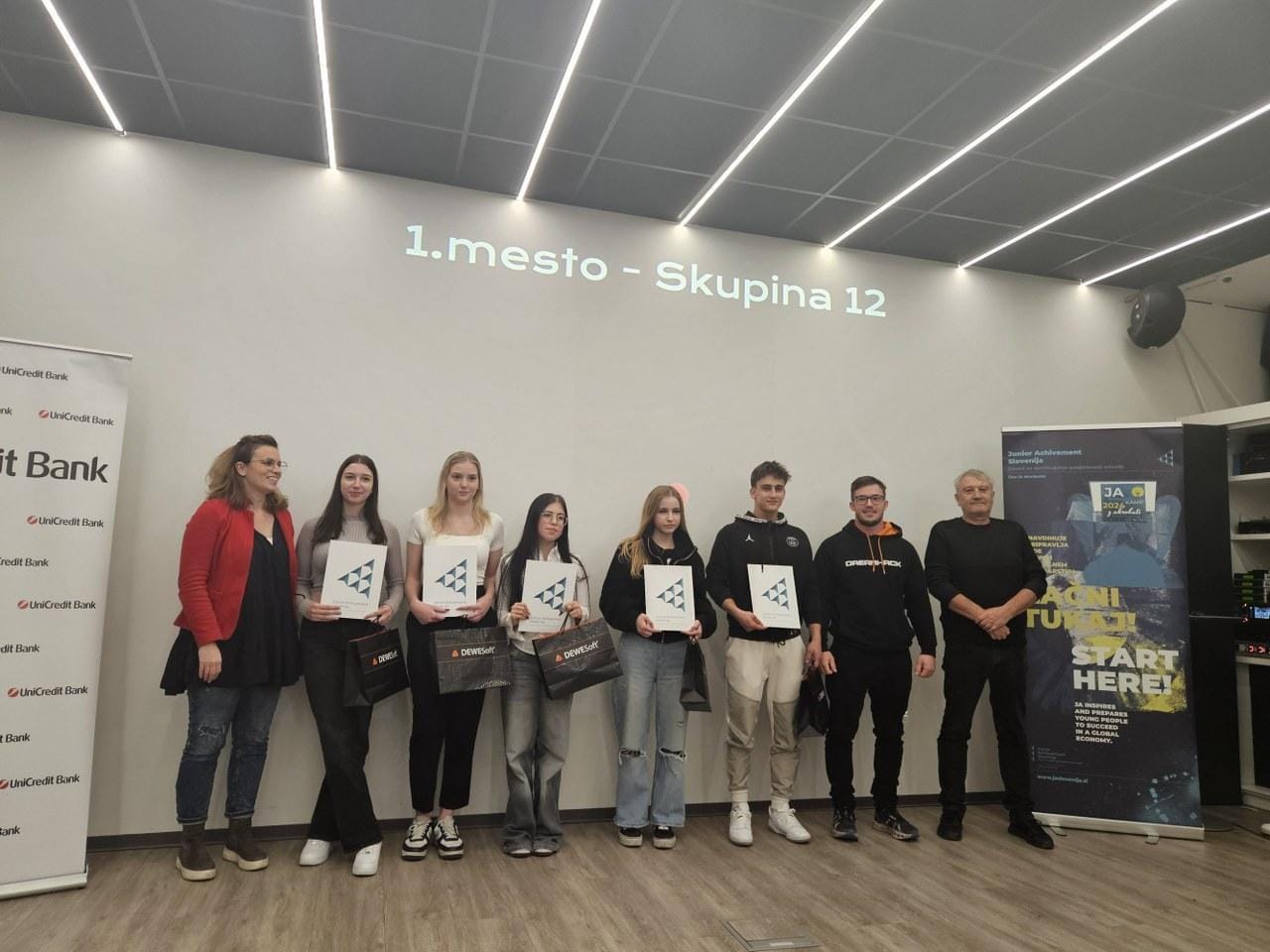 Trboveljske dijakinje pripravile top video in zmagale na tekmovanju