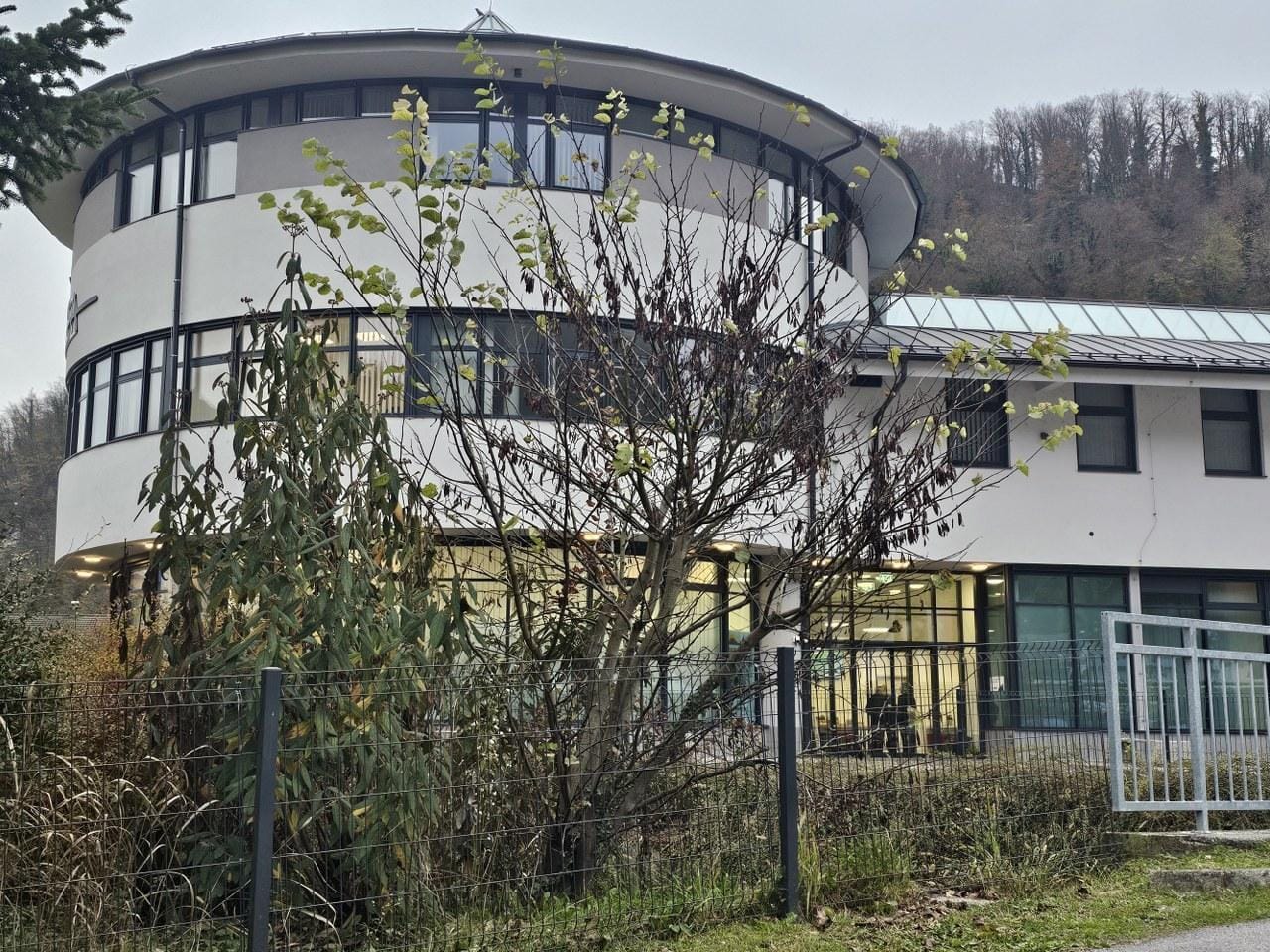 Nova direktorica izbrana, odstopil predsednik sveta zavoda