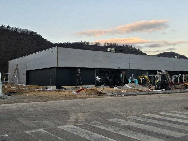 KMALU: Po praznične nakupe v nov trgovski center