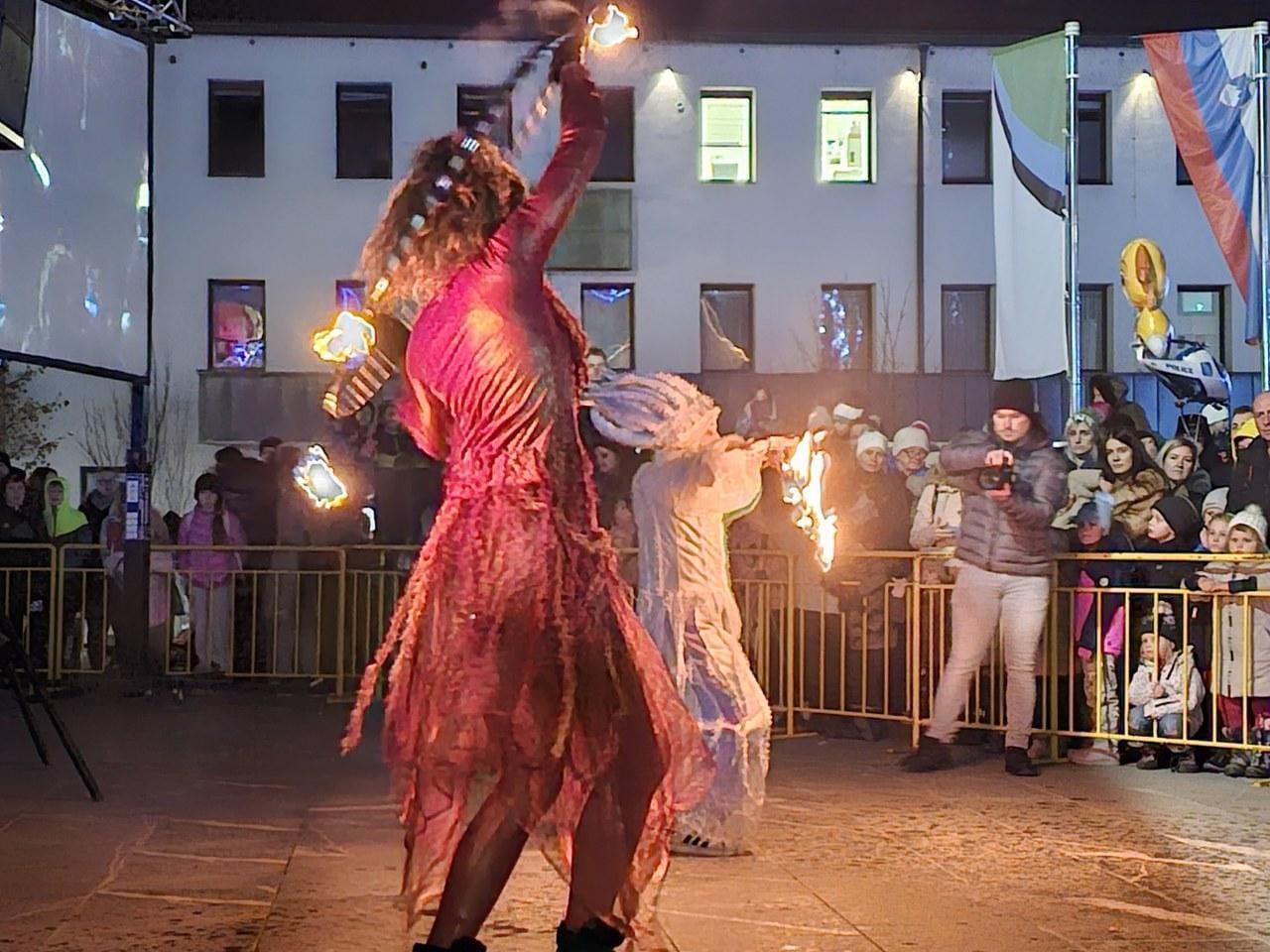 FOTO in VIDEO: Spektakularna otvoritev veselega decembra znova navdušila