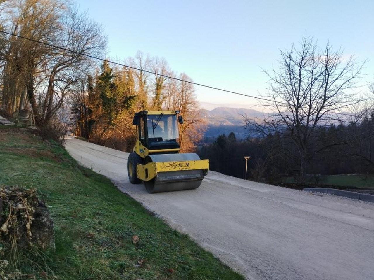 Popolnoma zaprta še ena cesta