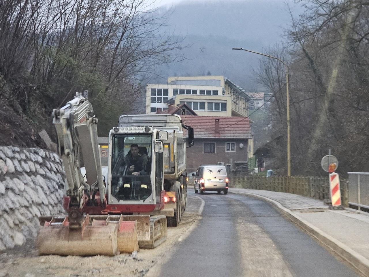 Zaključek rekonstrukcije glavne ceste tik pred vrati: Kdaj gre semafor stran?