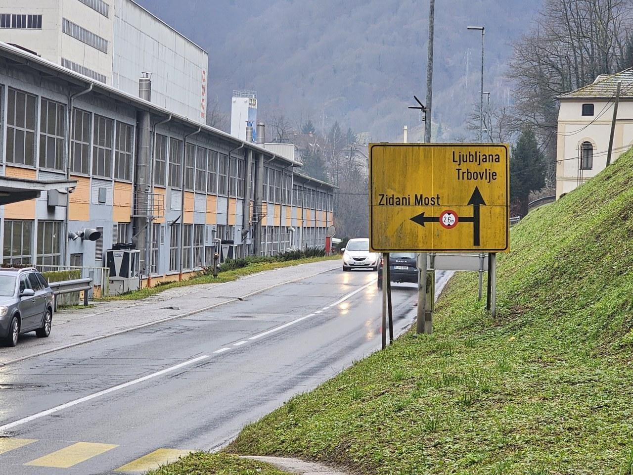 Rušenje objektov na cesti Hrastnik-Zidani Most