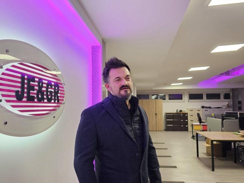 Prvi izdelki so nastajali v garaži, zdaj so eni izmed večjih zaposlovalcev v Zasavju