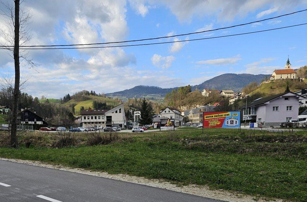 Občina prodaja dvosobno stanovanje v središču Izlak