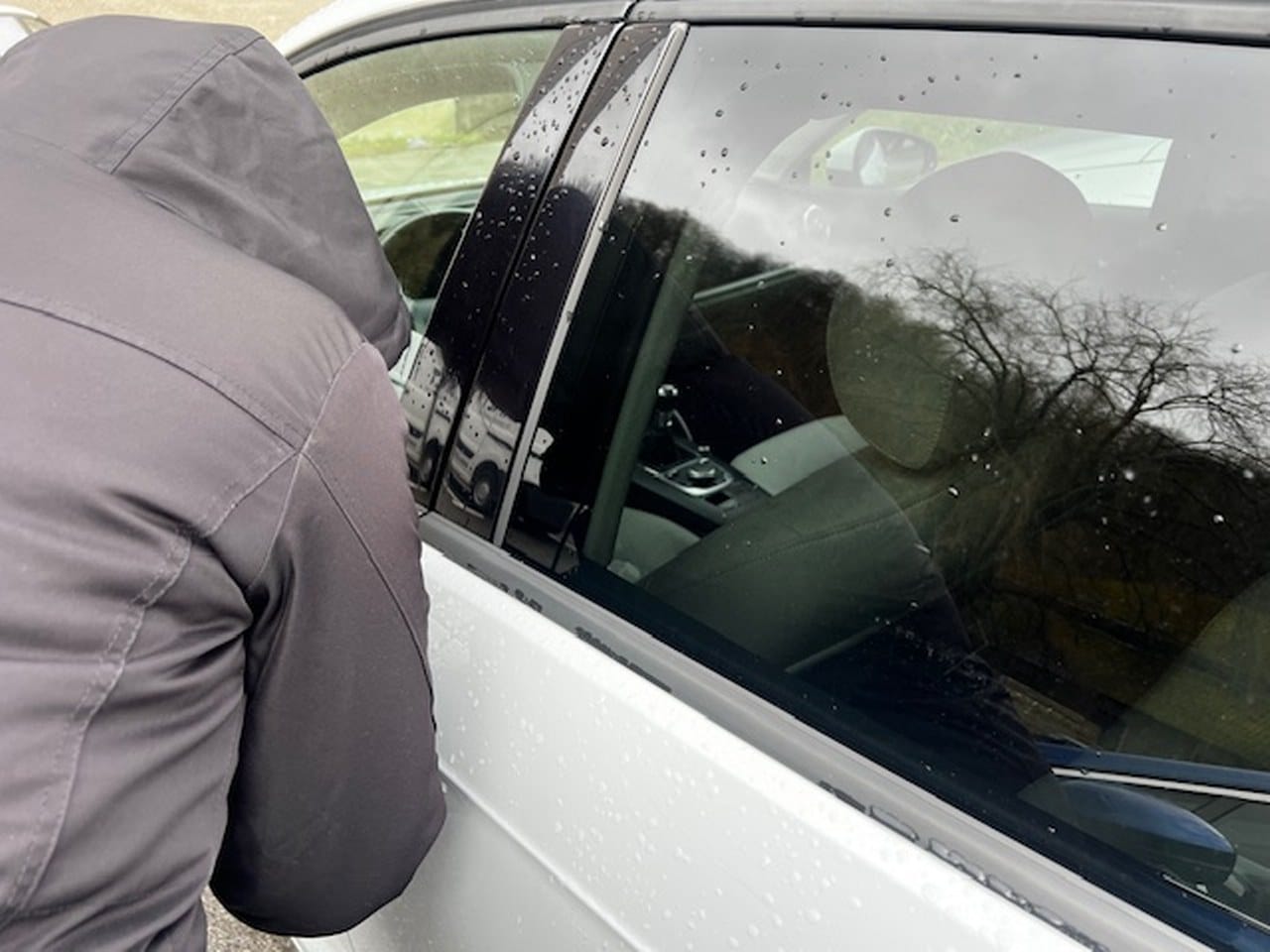 V preteklem tednu zopet povečano število vlomov v vozila in hiše