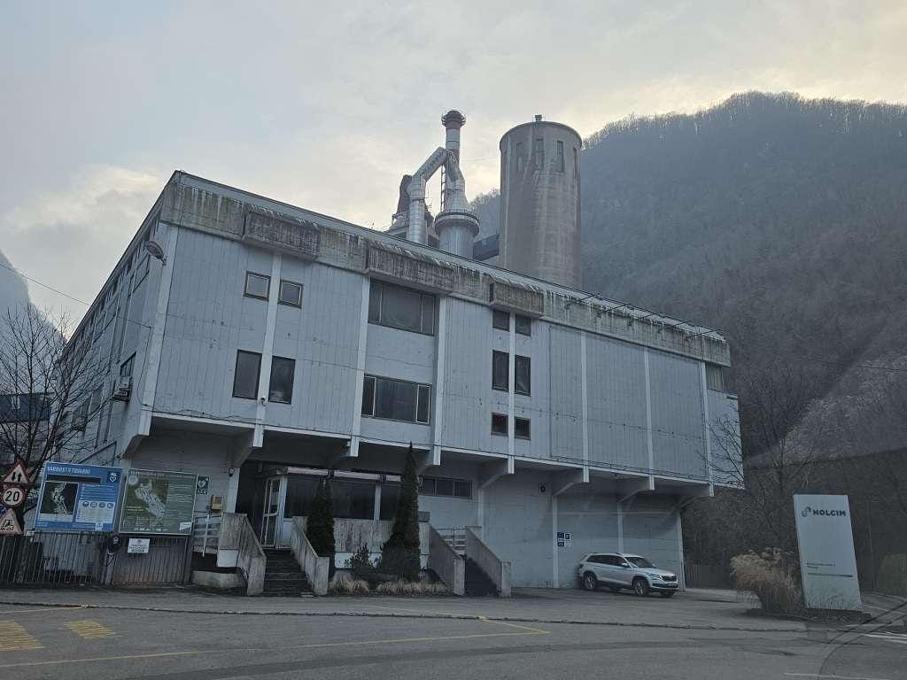 Kresničani naj bi kupili trboveljsko cementarno, župani skočili v zrak!