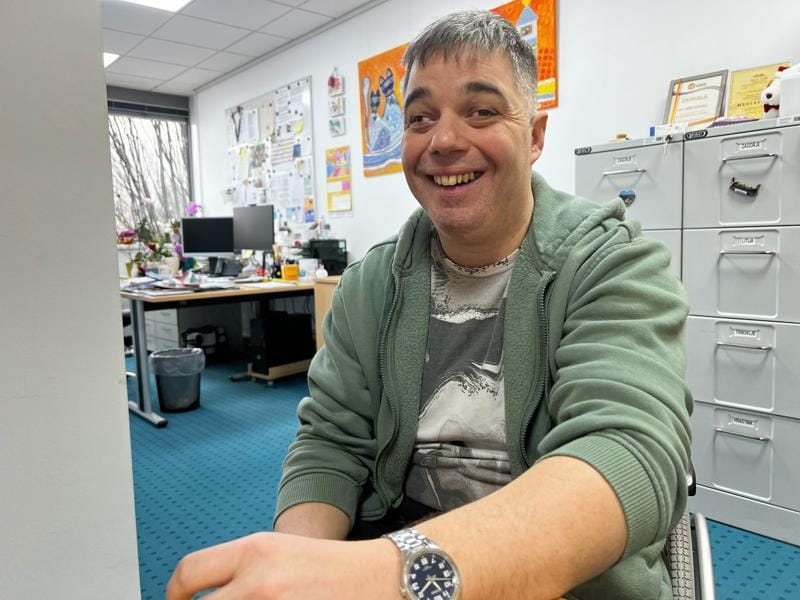 Življenje po meri srca: Kako Metka in Peter v VDC-ju ustvarjata svojo pot