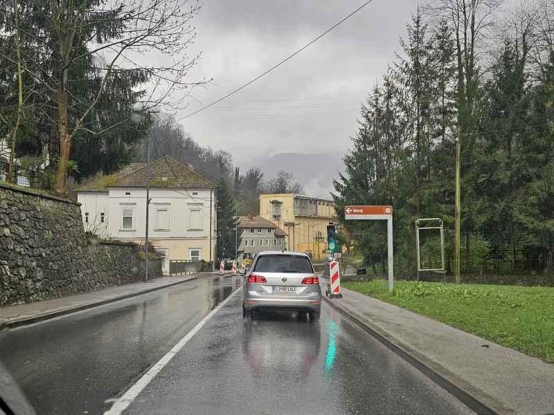 Promet bosta še v naslednjem tednu usmerjala semaforja