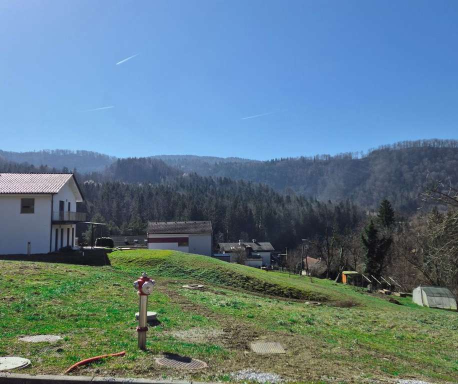 Občina znova v prodajo parcel