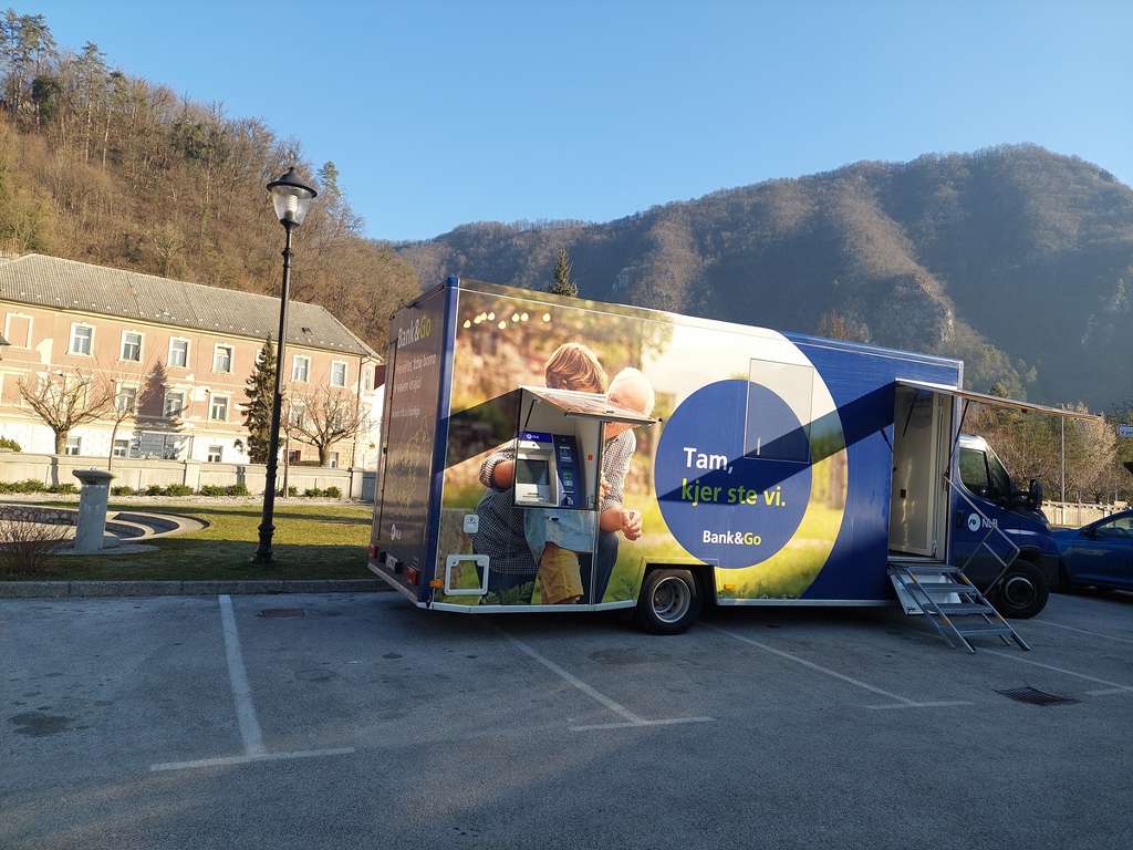 Za Radečane našli rešitev z "banko na kolesih"