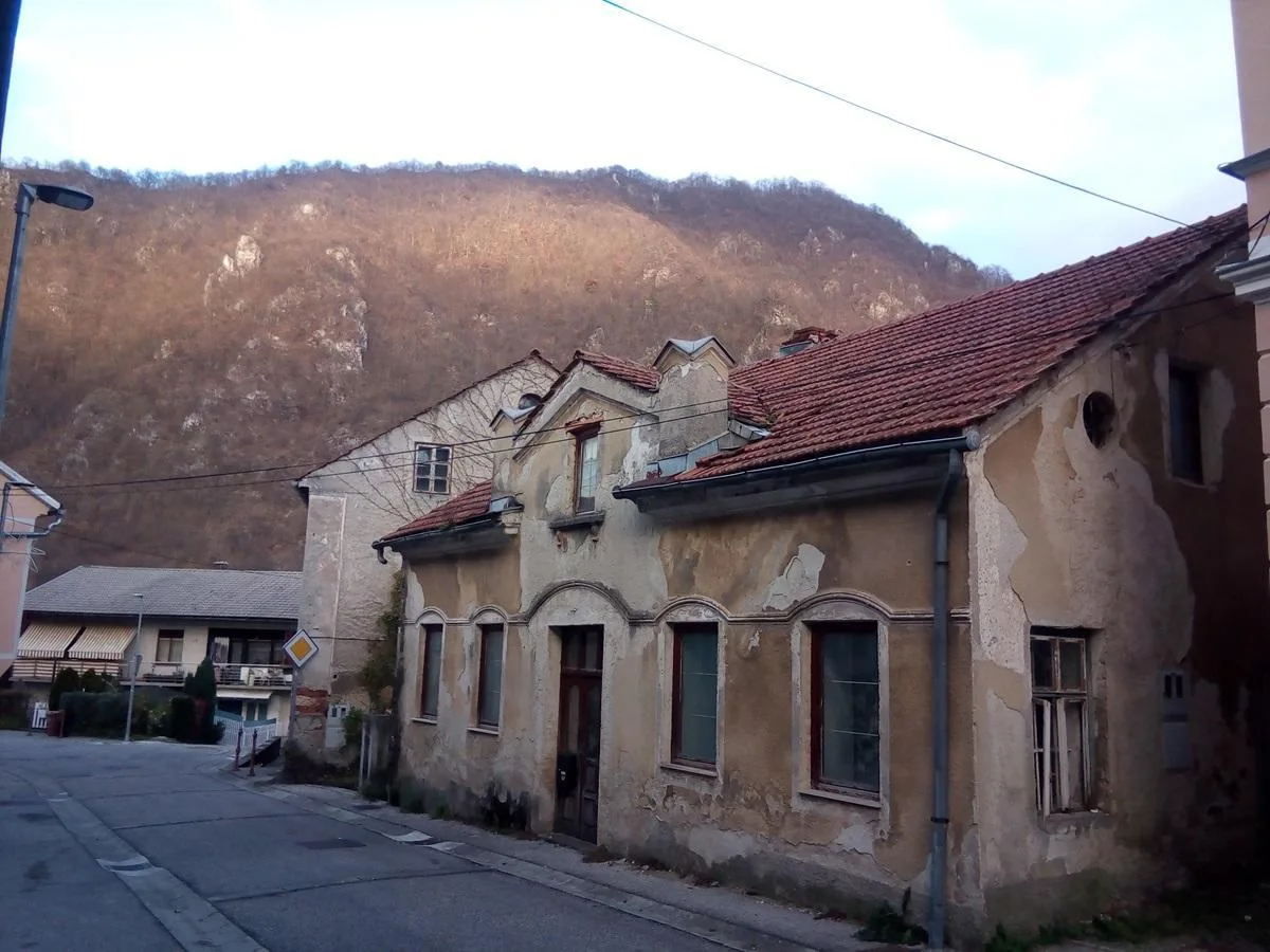 Bo_občina_drugo_leto_odkupila_objekte_v_centru?_radece_starograjska_razcep_foto_djazbec