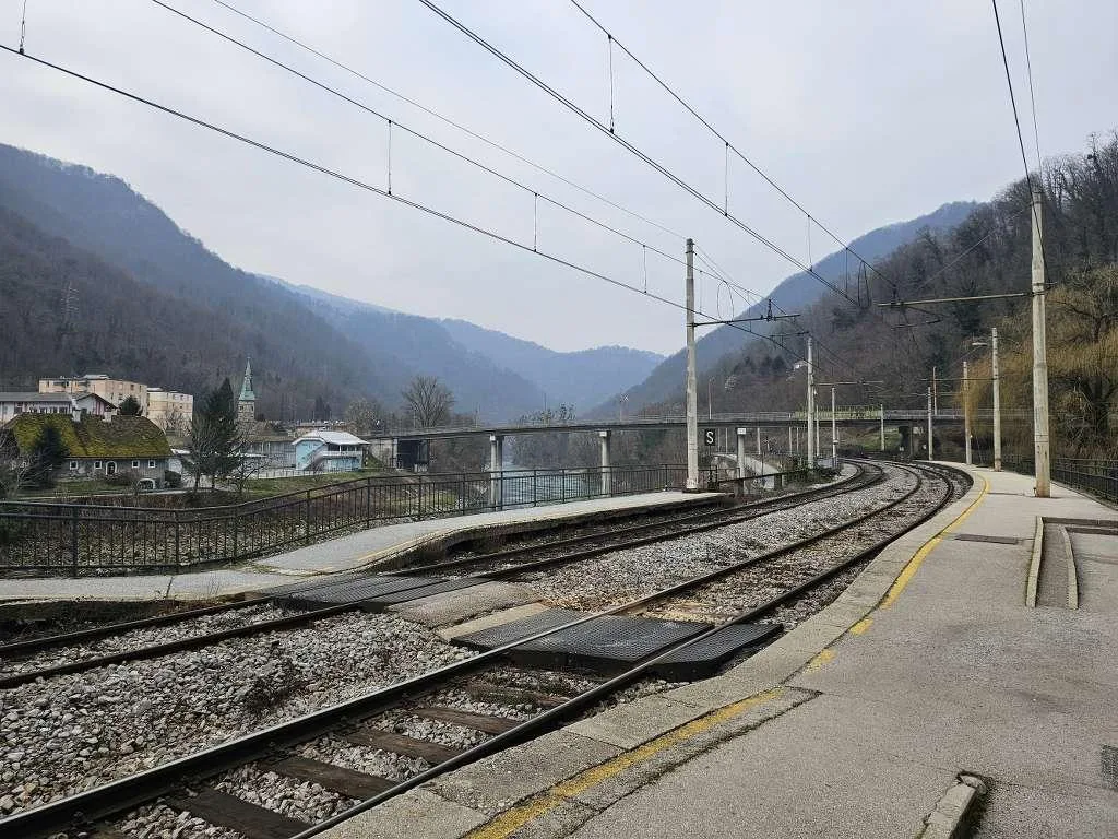 Vlak po nadgradnji železnice skozi Zasavje s 160km/h