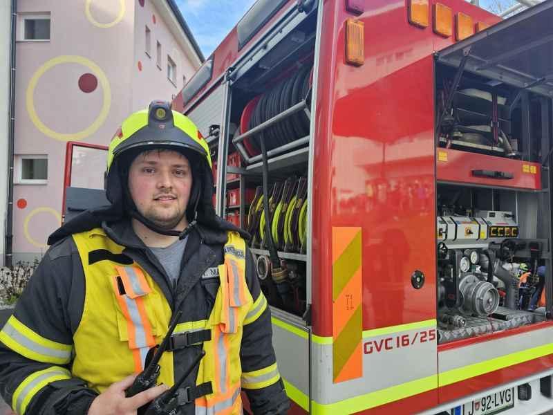 Iz "goreče" zgradbe rešili devetošolca