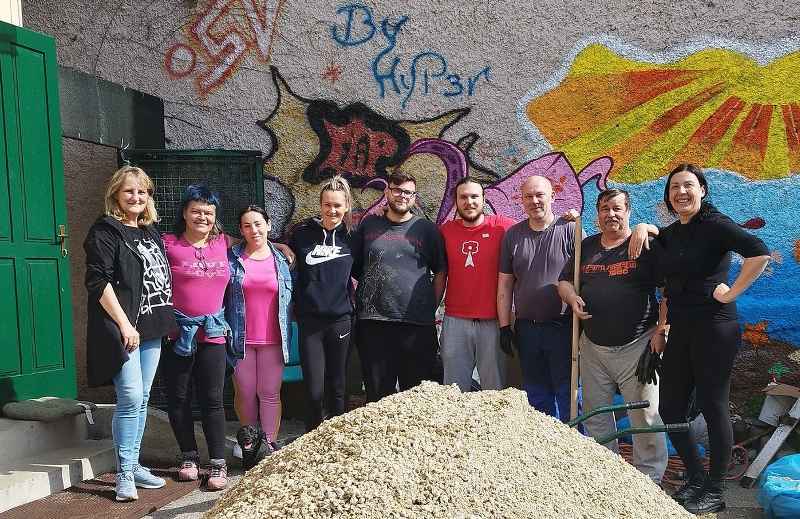 V svojo ekipo sprejemajo nove člane, ki bi želeli z njimi preživeti nepozabno poletje