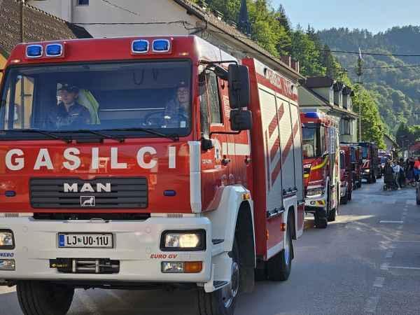 FOTO: Litija polna gasilcev. Kaj se je dogajalo?