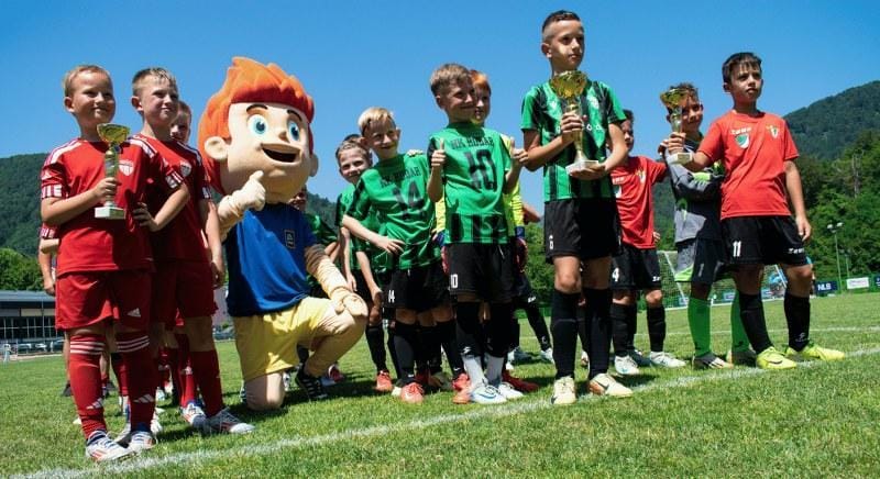 Na turnirju v Hrastniku se je zbralo 400 mladih nogometašev