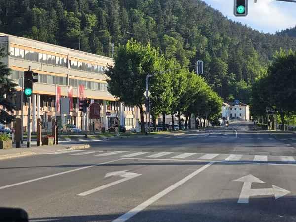 Zaprtih bo več cest in parkirišč