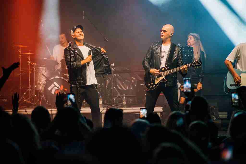 Več kot 800 obiskovalcev pod odrom na zagorski ploščadi