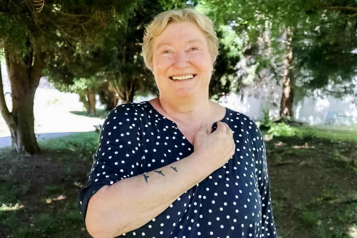 Jerica Laznik, prostovoljka, prinanje Nataša Pirc Musar