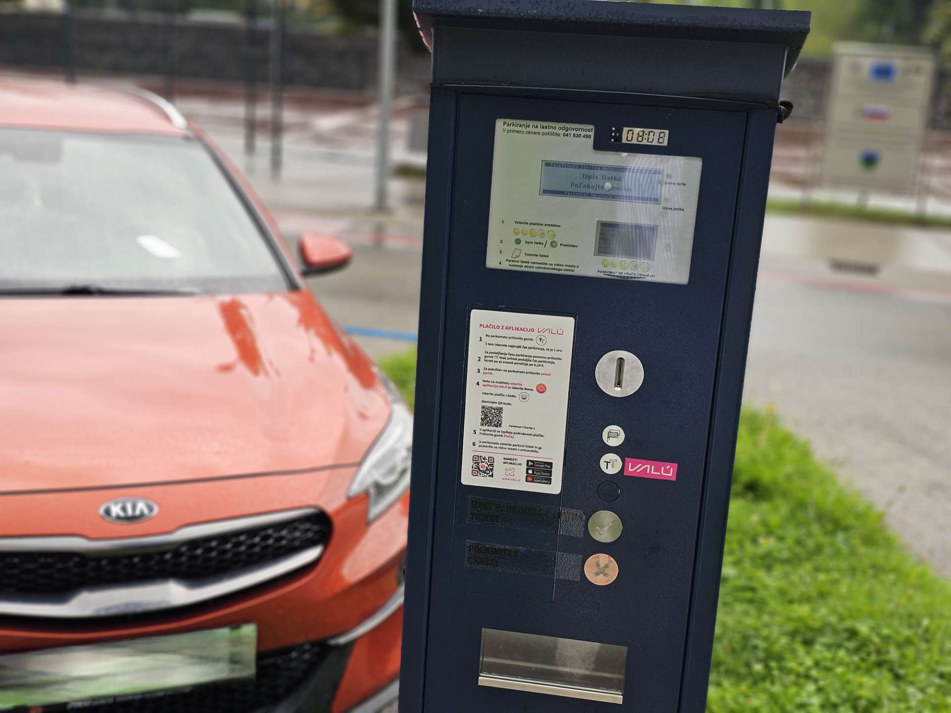 Parkomat v Trbovljah (spet) ne dela, Blanka pa že zamuja na pregled