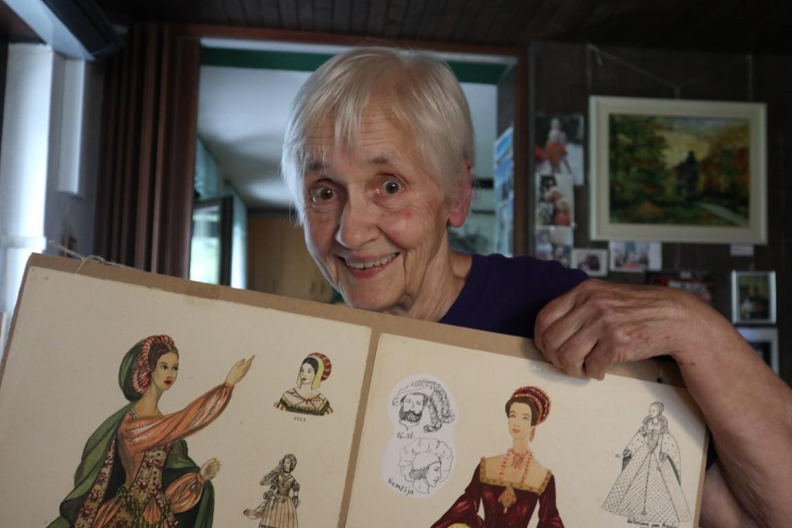 Oblikovala je modno kolekcijo za ljubljansko Konfekcijo, a ker je bila "le" praktikantka, so jo kar prezrli