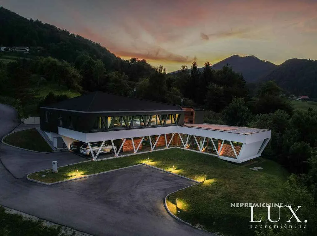 Od malega vikenda do moderne vile - vse to na prodaj v Zasavju