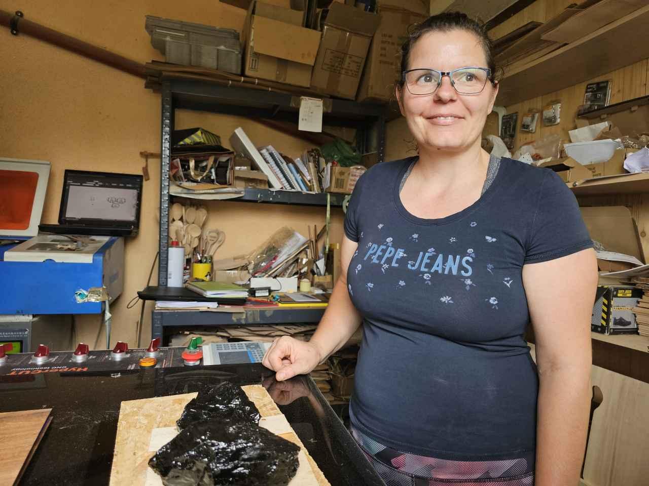 ZGODBA: Bolečo izgubo je dolgo skrivala, v delavnici je našla "terapijo"