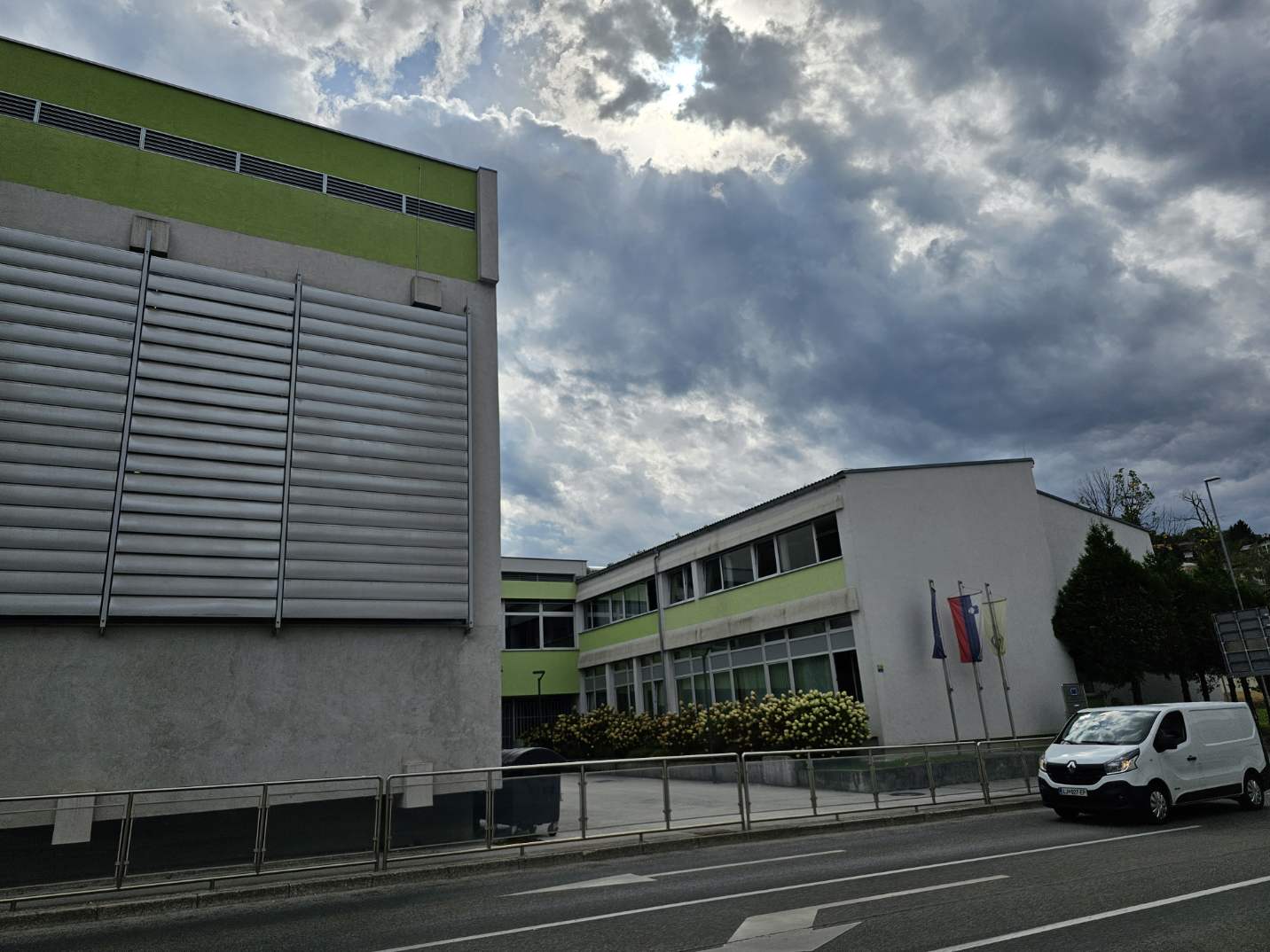 Poletne prenove: nov eko vrt, osvežitev prostorov in sodobna oprema