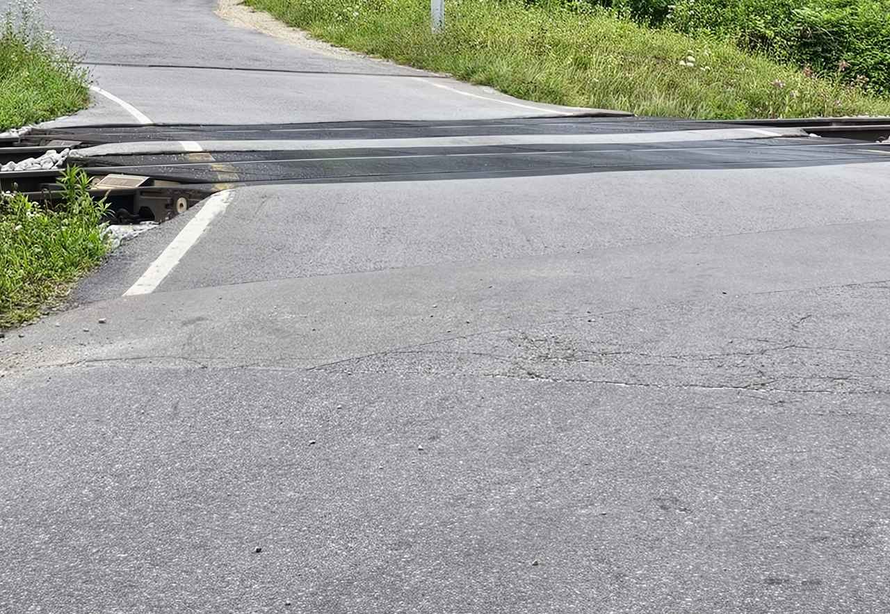 Jutri bo za ves promet zaprt železniški prehod