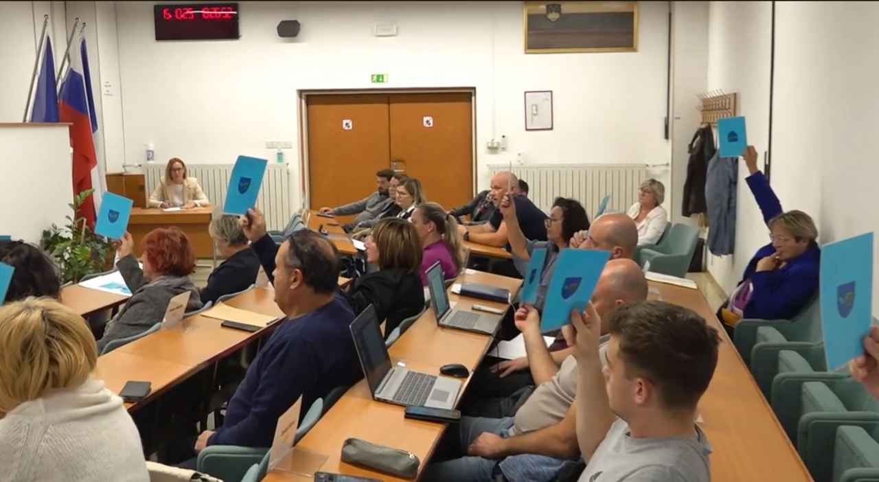 Kljub nestrinjanju nov odlok sprejet