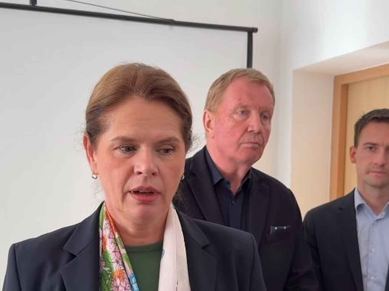 Ministrica obiskala Zidani Most in napovedala pospešeno načrtovanje poteka ceste