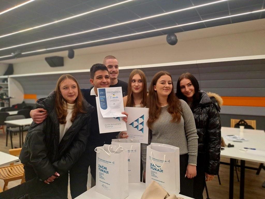 Zasavska dijaka sta bila del zmagovalne ekipe