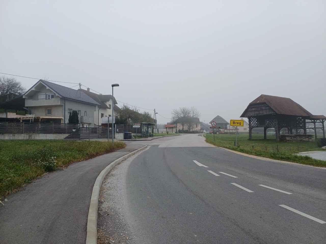 Občina namerava služnost na zasebnih zemljiščih vzpostaviti brez soglasij