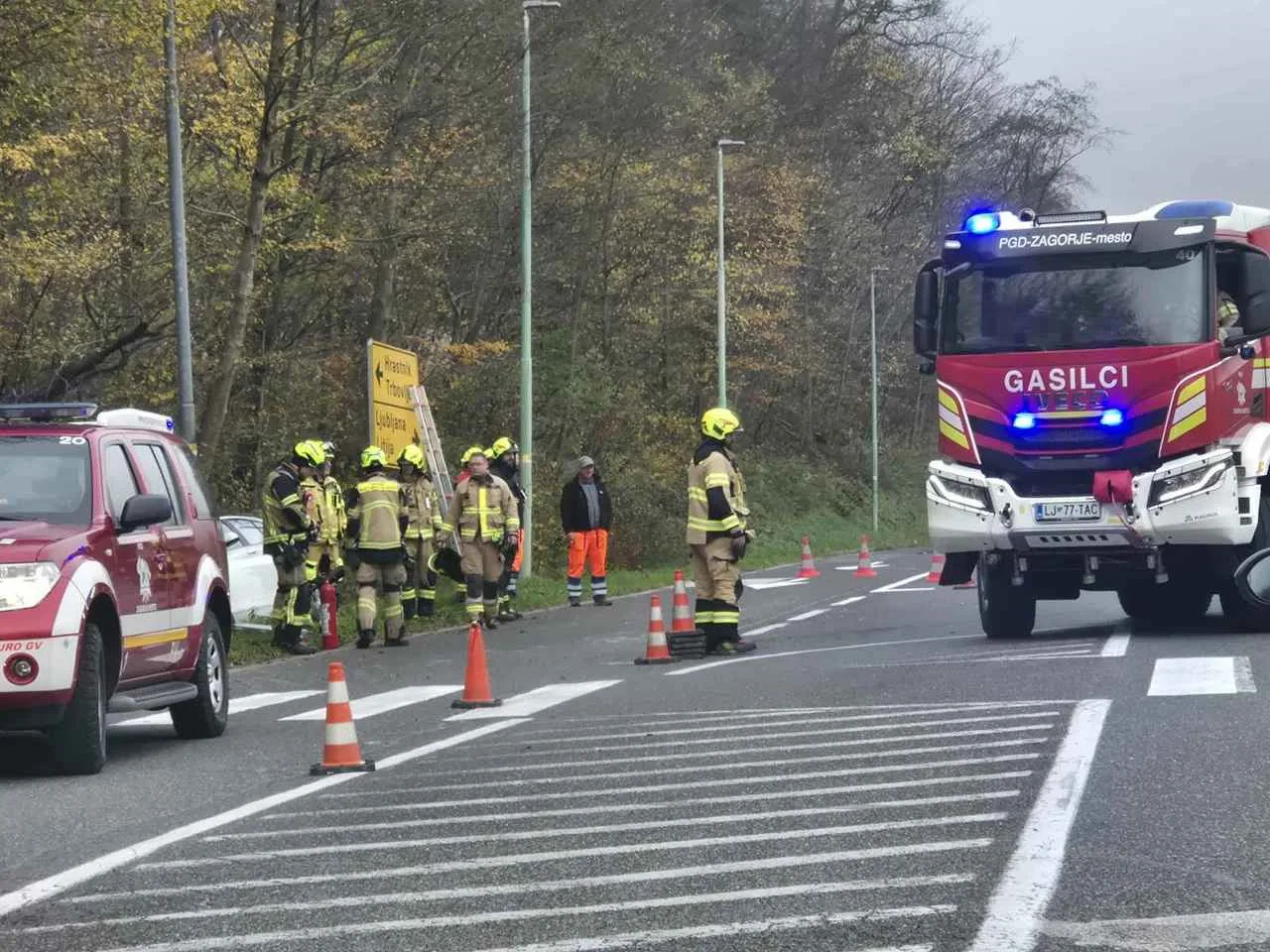 Zaradi prometne nesreče promet "za Savo" enosmeren. prometna_nesreca_Zagorje_november_2025 (1)_1280x960