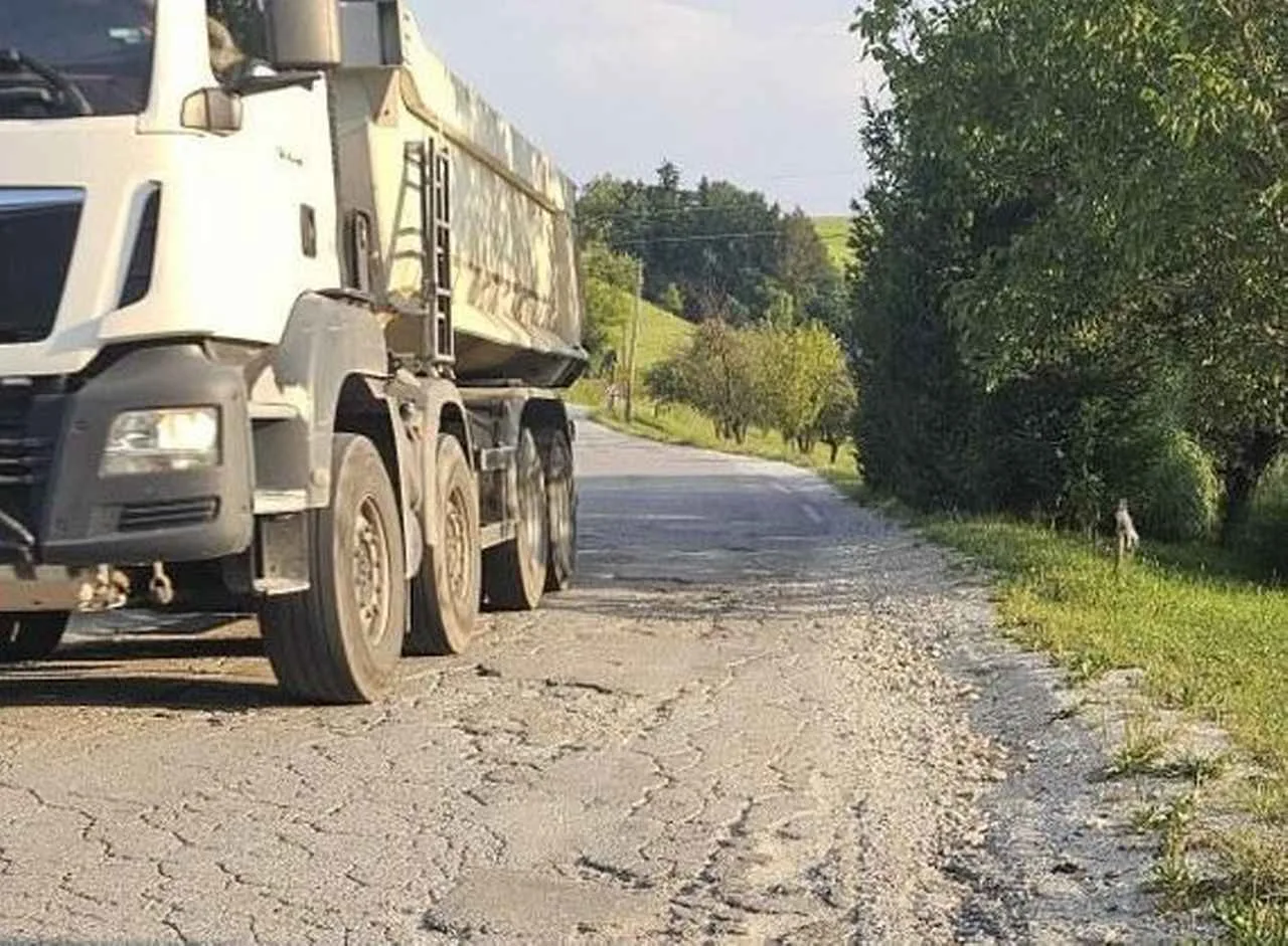 Voznica_zapeljala_na_nasprotni_pas-in_v_tovornjak_Tovornjak_Vace_2024_1280x941