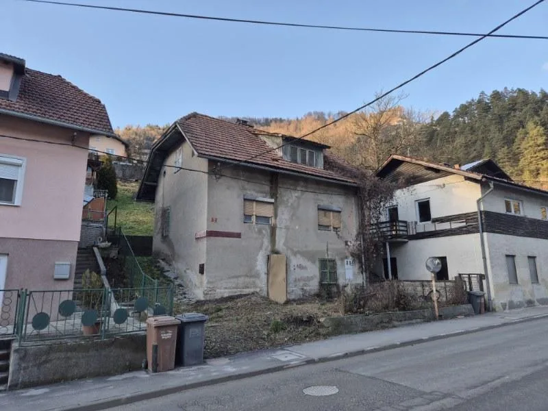 V Hrastniku naprodaj tudi hiša – ali se jo da rešiti, je vprašanje