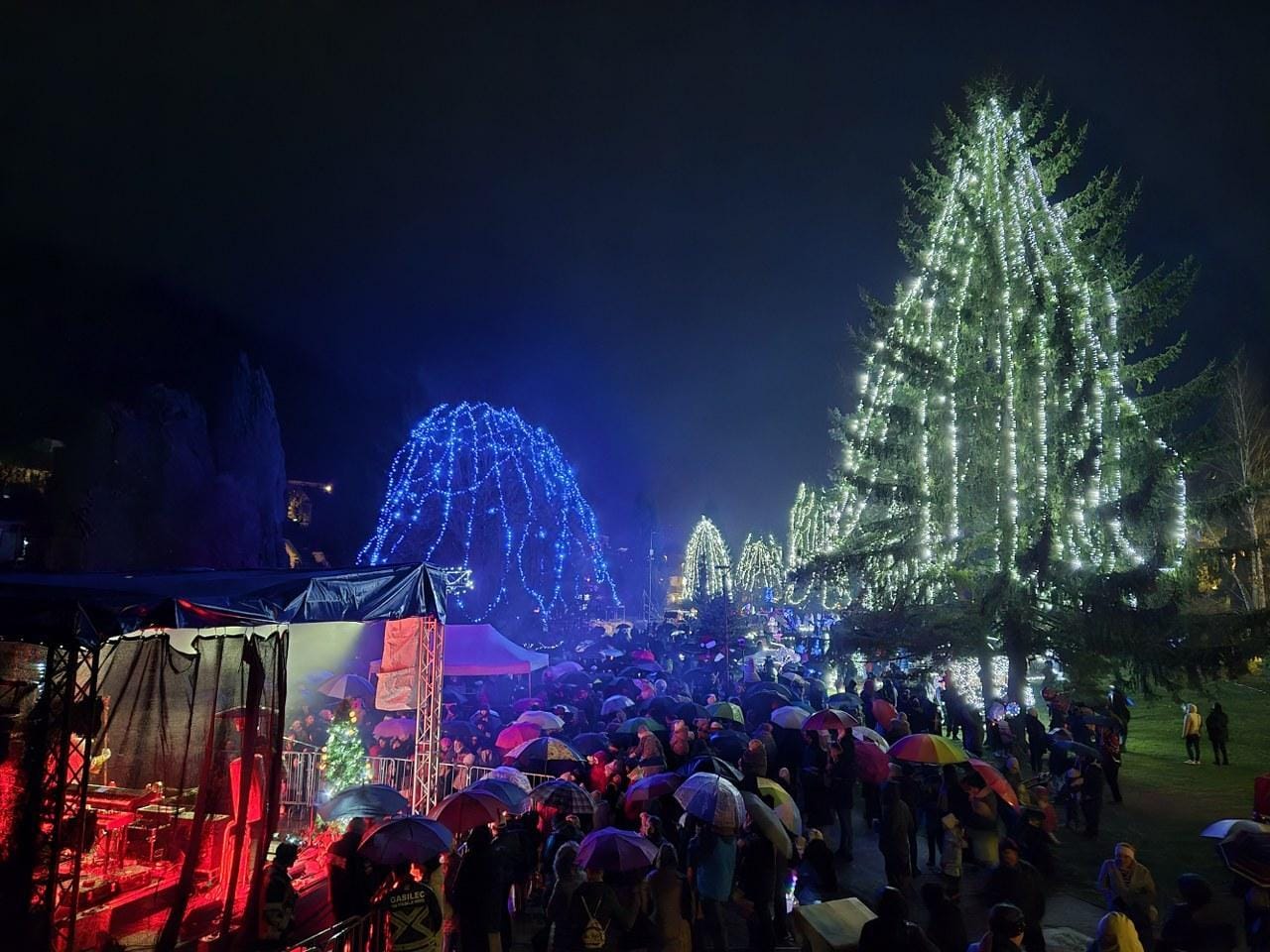 FOTO in VIDEO: Začelo se je noro! Prižig lučk v Trbovljah